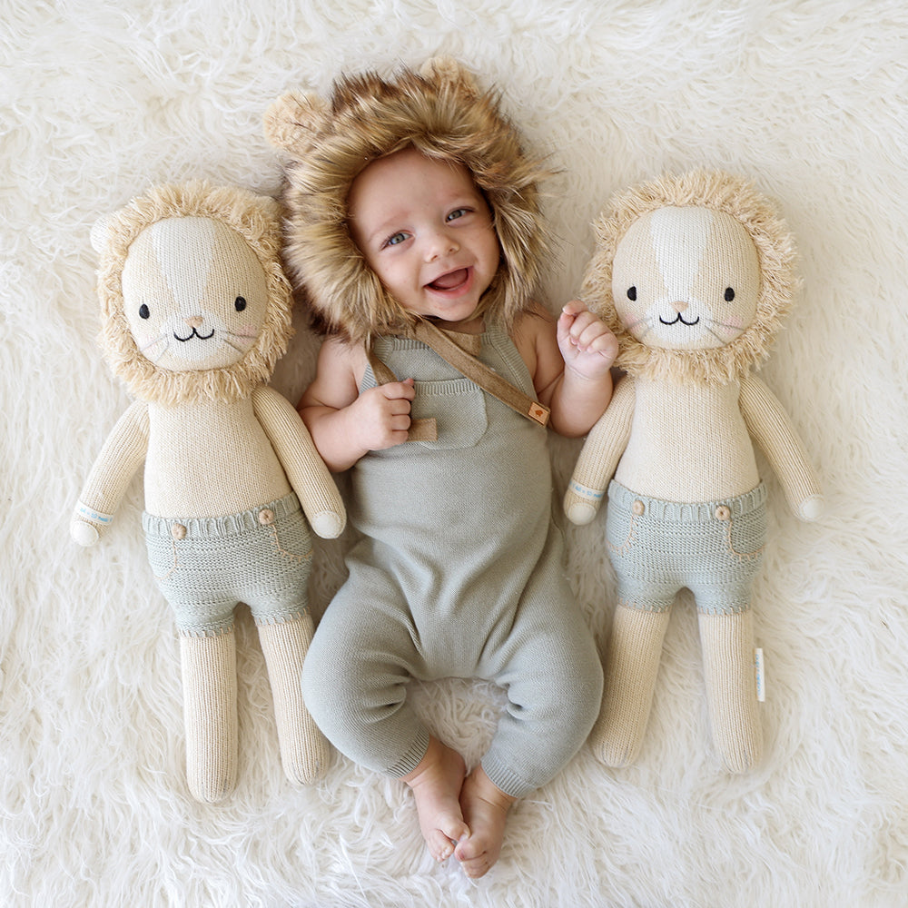 Sawyer the Lion - cuddle + kind