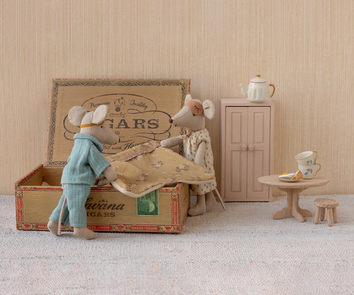 Mum and Dad Mice in Cigar Box (2026 Version)