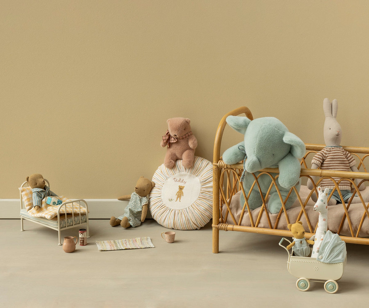 Elephant, Medium, Soft Mint