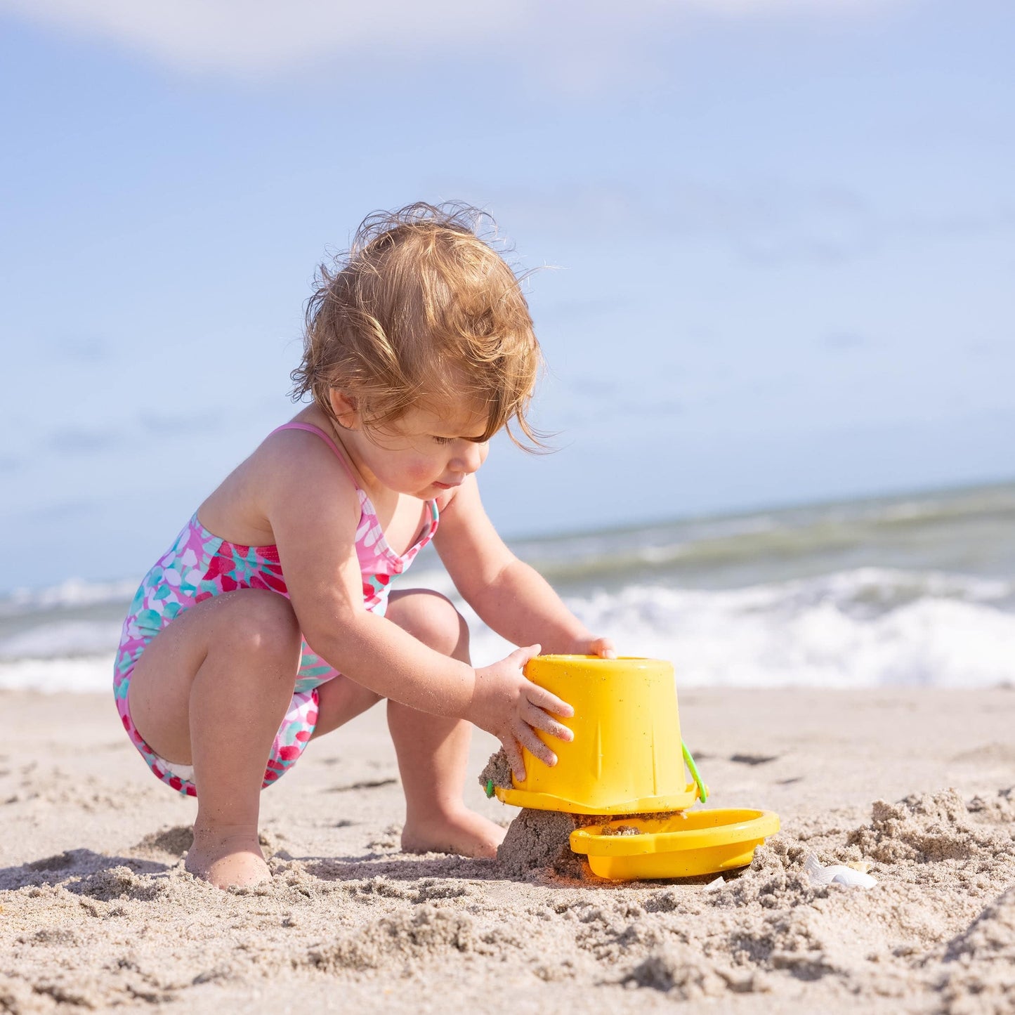 Small Sand Sieve – Durable Sandbox Sifter (Assorted Colors)