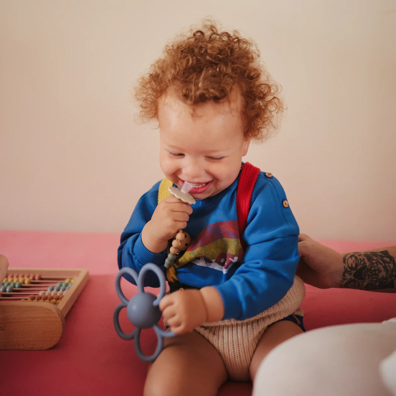 Daisy Rattle Teether by mushie