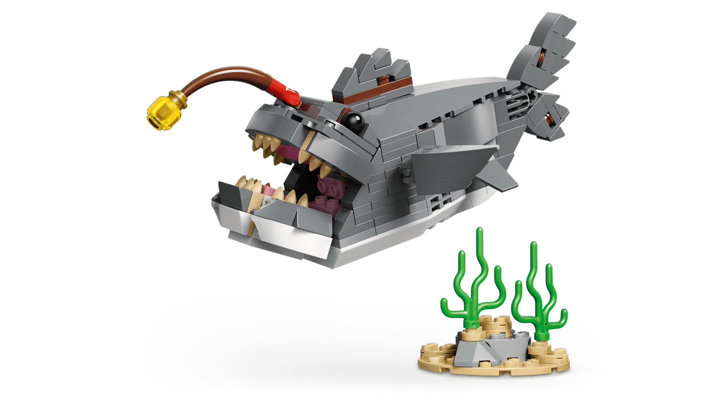 LEGO Creator Fierce Shark with a Treasure Chest