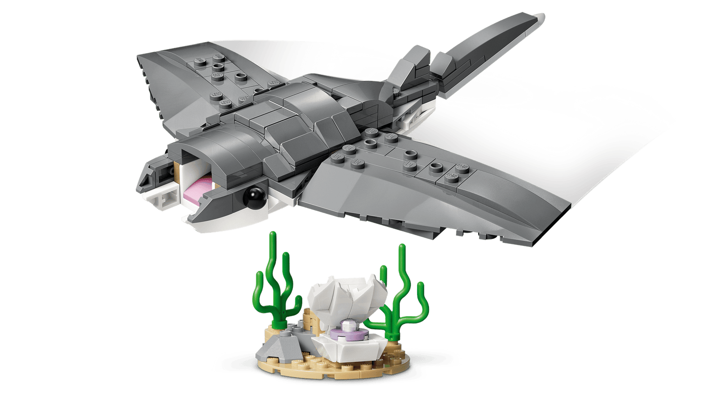 LEGO Creator Fierce Shark with a Treasure Chest