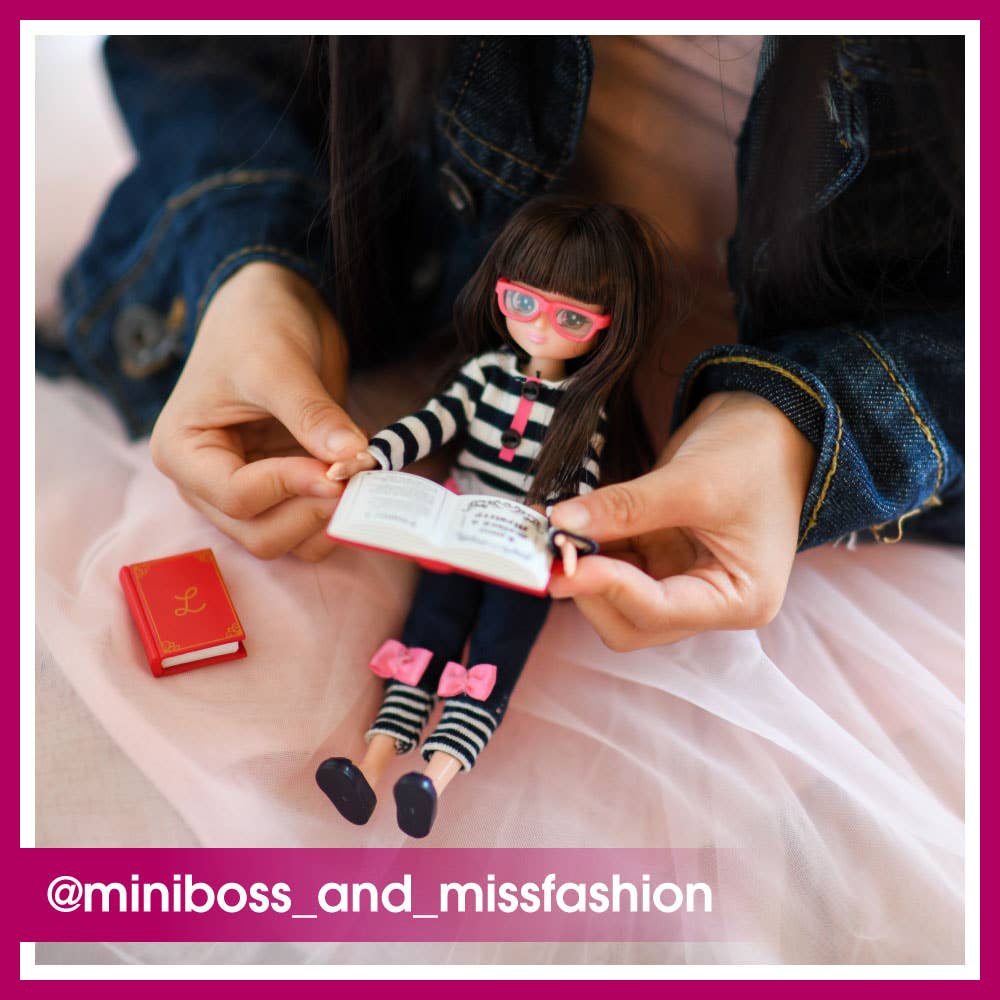 Story Time Lottie Doll