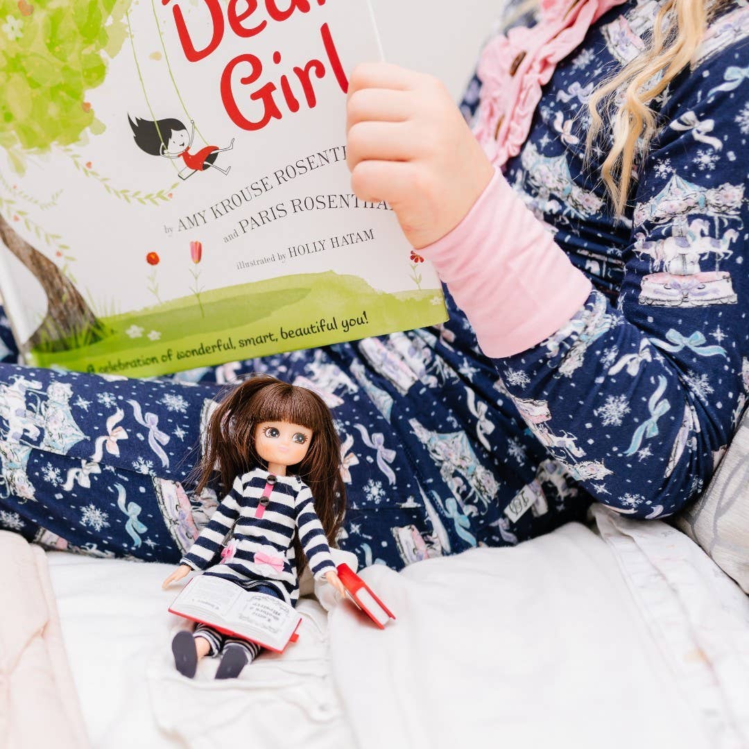 Story Time Lottie Doll