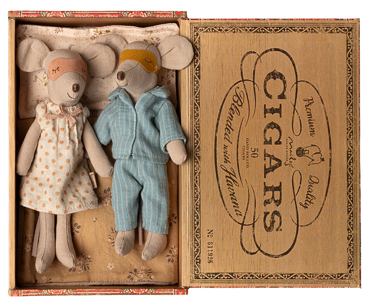 Mum and Dad Mice in Cigar Box (2026 Version)