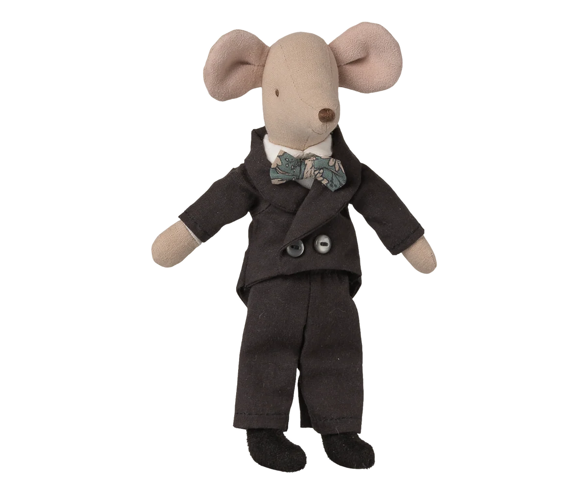 Wedding Suit, Dad Mouse