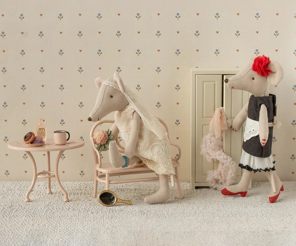 Beautician Mouse, Mum