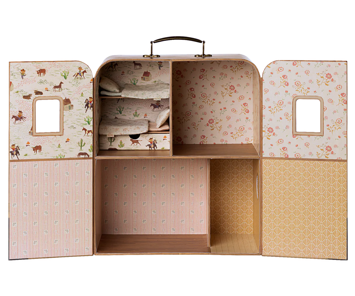 SuitCasa Mouse House