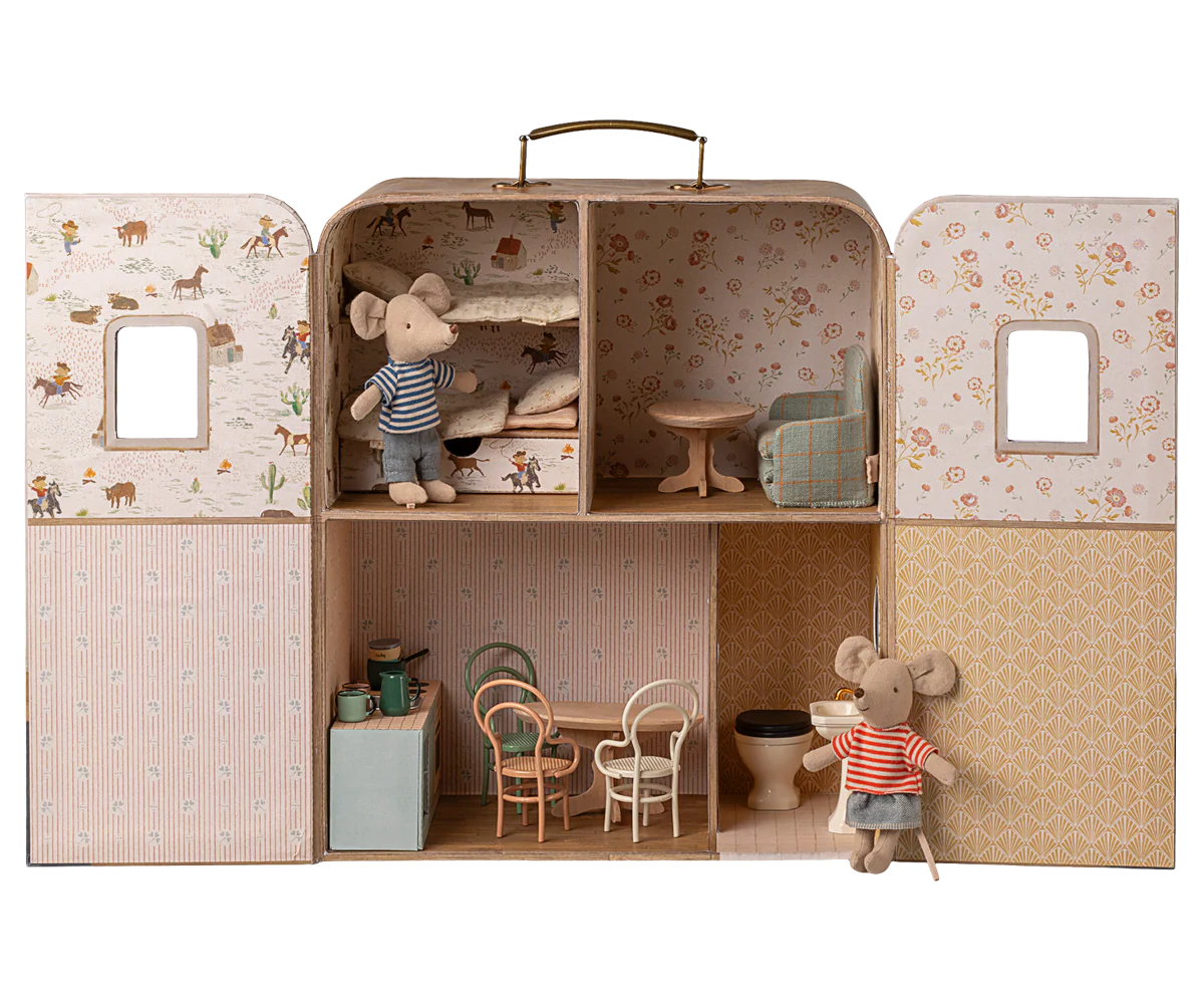 SuitCasa Mouse House