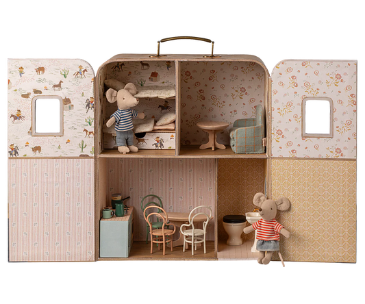 SuitCasa Mouse House