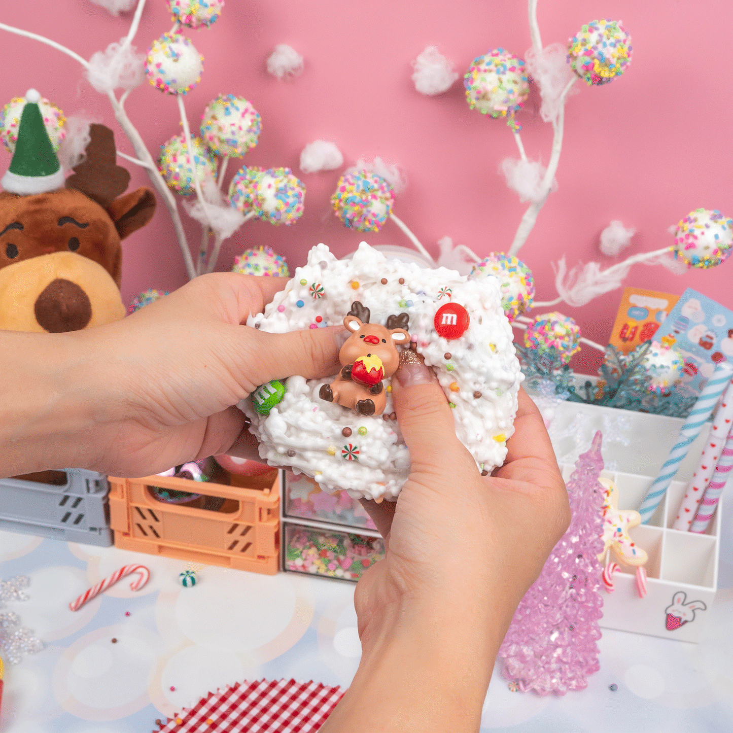 Reindeer Treats Crunchy Signature Dome™ Slime