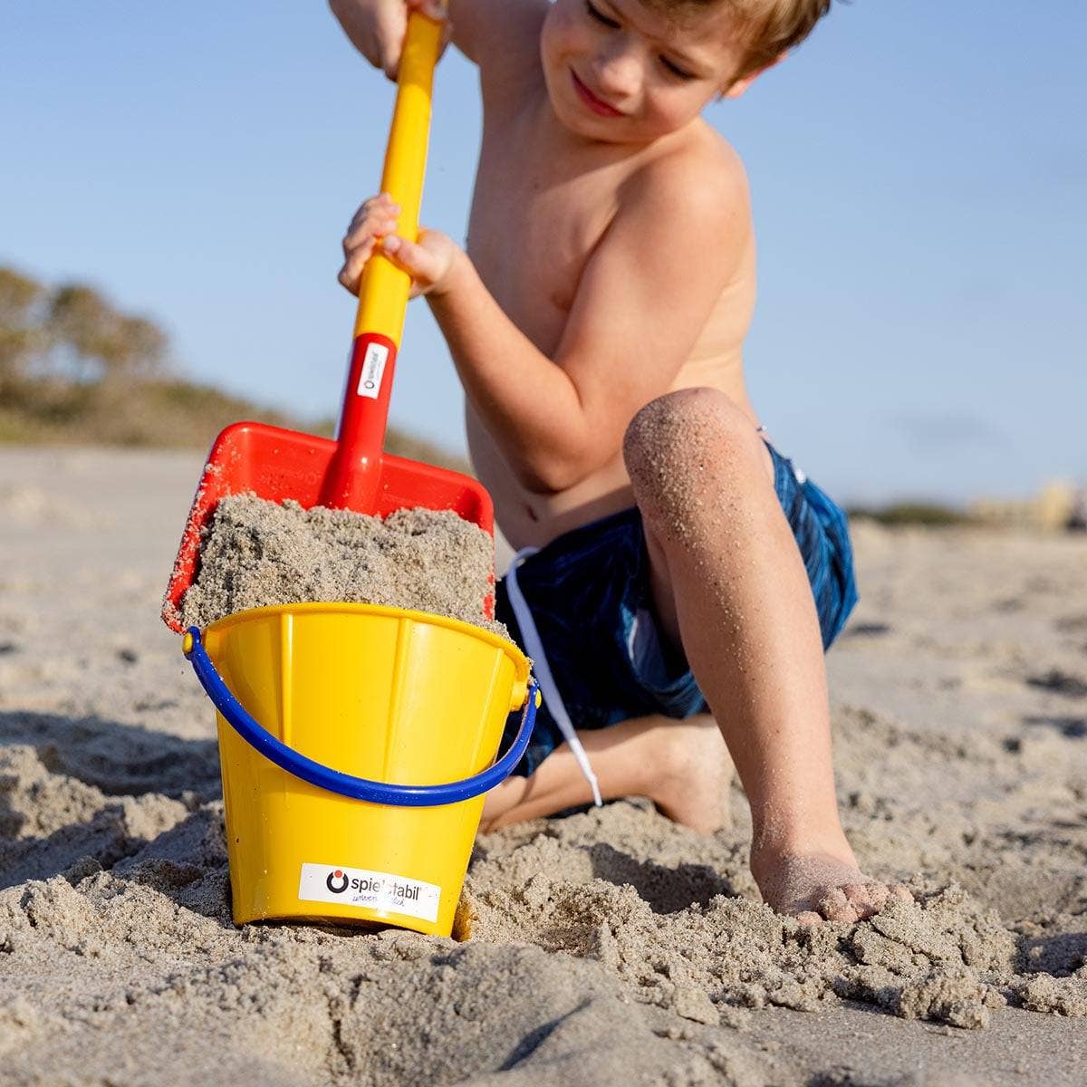 Classic Large Sand & Snow Pail – Heavy-Duty Bucket (Assorted Colors)